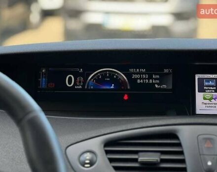 Белый Рено Megane Scenic, объемом двигателя 1.5 л и пробегом 200 тыс. км за 8990 $, фото 18 на Automoto.ua