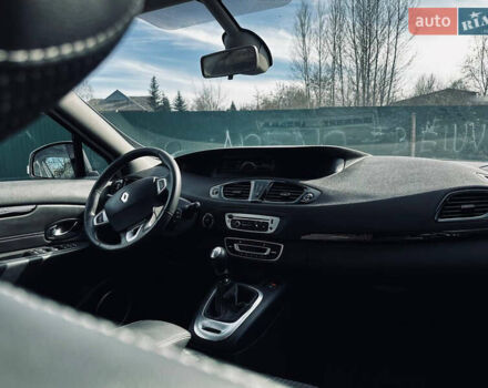 Белый Рено Megane Scenic, объемом двигателя 1.6 л и пробегом 310 тыс. км за 8800 $, фото 8 на Automoto.ua