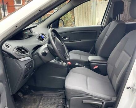 Белый Рено Megane Scenic, объемом двигателя 1.5 л и пробегом 232 тыс. км за 7300 $, фото 35 на Automoto.ua