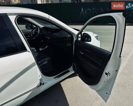 Белый Рено Megane Scenic, объемом двигателя 1.6 л и пробегом 310 тыс. км за 8800 $, фото 5 на Automoto.ua
