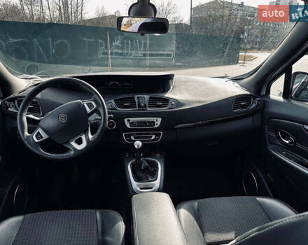 Белый Рено Megane Scenic, объемом двигателя 1.6 л и пробегом 310 тыс. км за 8800 $, фото 6 на Automoto.ua