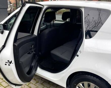 Белый Рено Megane Scenic, объемом двигателя 1.5 л и пробегом 232 тыс. км за 7300 $, фото 47 на Automoto.ua