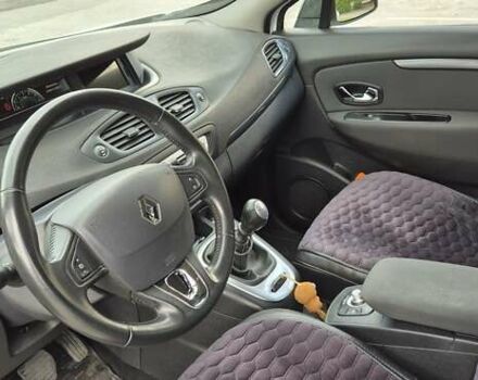 Белый Рено Megane Scenic, объемом двигателя 1.5 л и пробегом 163 тыс. км за 11500 $, фото 11 на Automoto.ua