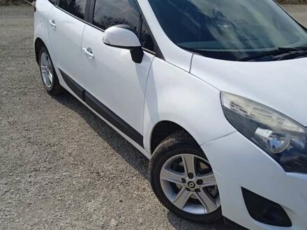 Рено Megane Scenic 2009 в Чемеровцах на Automoto.ua Белый Рено Megane Scenic, объемом двигателя 1.5 л и пробегом 335 тыс. км за 7000 $, фото 1 на Automoto.ua
