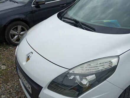 Рено Megane Scenic 2011 у Чернівцях на Automoto.ua Білий Рено Megane Scenic, об'ємом двигуна 1.5 л та пробігом 200 тис. км за 8100 $, фото 1 на Automoto.ua