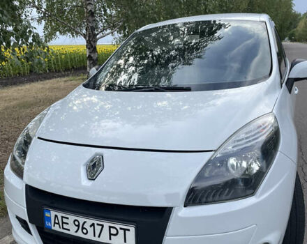 Белый Рено Megane Scenic, объемом двигателя 1.5 л и пробегом 490 тыс. км за 7800 $, фото 1 на Automoto.ua