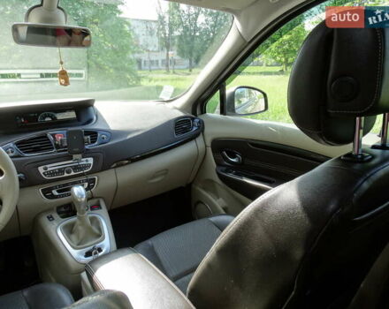 Бежевий Рено Megane Scenic, об'ємом двигуна 1.5 л та пробігом 259 тис. км за 8900 $, фото 34 на Automoto.ua