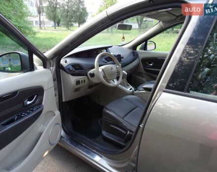 Бежевий Рено Megane Scenic, об'ємом двигуна 1.5 л та пробігом 259 тис. км за 8900 $, фото 10 на Automoto.ua
