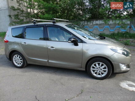 Бежевый Рено Megane Scenic, объемом двигателя 1.5 л и пробегом 259 тыс. км за 8900 $, фото 1 на Automoto.ua