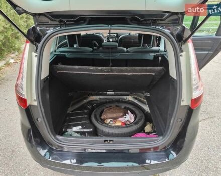 Черный Рено Megane Scenic, объемом двигателя 1.46 л и пробегом 207 тыс. км за 12500 $, фото 5 на Automoto.ua