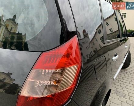 Черный Рено Megane Scenic, объемом двигателя 1.9 л и пробегом 260 тыс. км за 4500 $, фото 21 на Automoto.ua