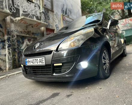Рено Megane Scenic 2010 в Одессе на Automoto.ua Черный Рено Megane Scenic, объемом двигателя 1.46 л и пробегом 245 тыс. км за 7900 $, фото 5 на Automoto.ua