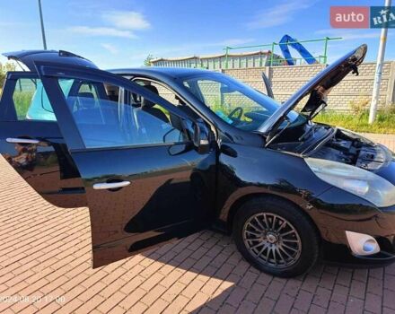 Черный Рено Megane Scenic, объемом двигателя 1.9 л и пробегом 227 тыс. км за 7400 $, фото 16 на Automoto.ua