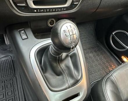 Черный Рено Megane Scenic, объемом двигателя 1.4 л и пробегом 226 тыс. км за 8200 $, фото 10 на Automoto.ua