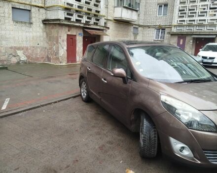 Коричневый Рено Megane Scenic, объемом двигателя 1.9 л и пробегом 349 тыс. км за 6000 $, фото 4 на Automoto.ua