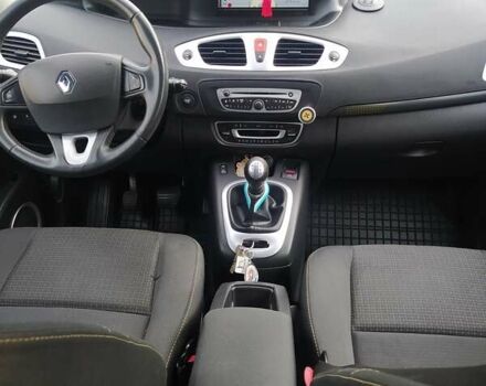 Красный Рено Megane Scenic, объемом двигателя 1.5 л и пробегом 209 тыс. км за 6800 $, фото 12 на Automoto.ua