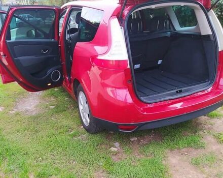 Красный Рено Megane Scenic, объемом двигателя 1.5 л и пробегом 209 тыс. км за 6800 $, фото 5 на Automoto.ua