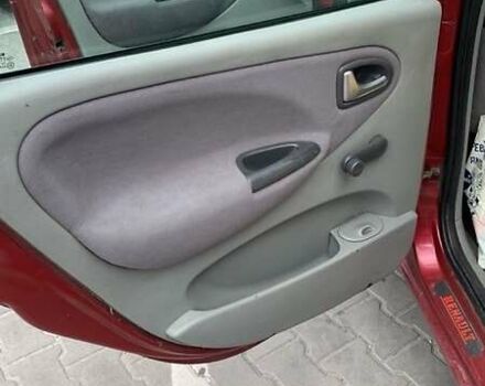 Красный Рено Megane Scenic, объемом двигателя 1.9 л и пробегом 242 тыс. км за 3500 $, фото 3 на Automoto.ua