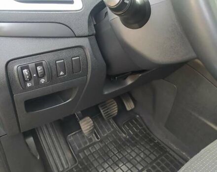 Рено Megane Scenic 2009 в Мукачеве на Automoto.ua Красный Рено Megane Scenic, объемом двигателя 1.5 л и пробегом 230 тыс. км за 6800 $, фото 10 на Automoto.ua