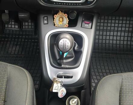 Рено Megane Scenic 2009 в Мукачеве на Automoto.ua Красный Рено Megane Scenic, объемом двигателя 1.5 л и пробегом 230 тыс. км за 6800 $, фото 13 на Automoto.ua