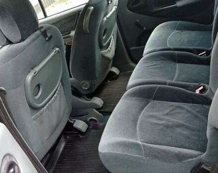 Серый Рено Megane Scenic, объемом двигателя 2 л и пробегом 200 тыс. км за 2500 $, фото 1 на Automoto.ua