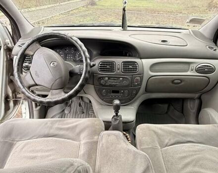 Серый Рено Megane Scenic, объемом двигателя 1.6 л и пробегом 450 тыс. км за 3500 $, фото 2 на Automoto.ua