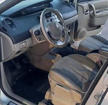 Серый Рено Megane Scenic, объемом двигателя 1.9 л и пробегом 277 тыс. км за 4400 $, фото 7 на Automoto.ua