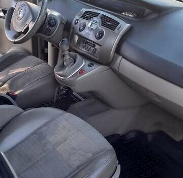 Серый Рено Megane Scenic, объемом двигателя 1.9 л и пробегом 277 тыс. км за 4400 $, фото 11 на Automoto.ua