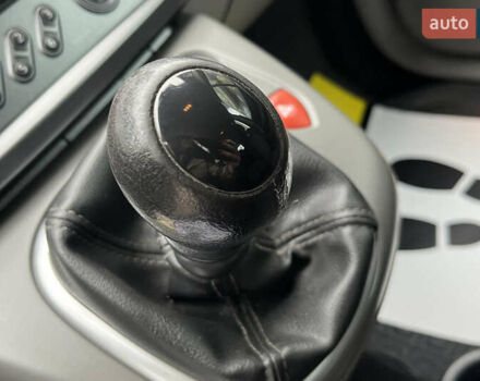 Сірий Рено Megane Scenic, об'ємом двигуна 2 л та пробігом 95 тис. км за 4650 $, фото 14 на Automoto.ua