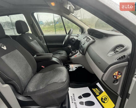 Сірий Рено Megane Scenic, об'ємом двигуна 2 л та пробігом 95 тис. км за 4650 $, фото 22 на Automoto.ua