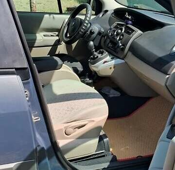 Серый Рено Megane Scenic, объемом двигателя 2 л и пробегом 251 тыс. км за 5500 $, фото 4 на Automoto.ua