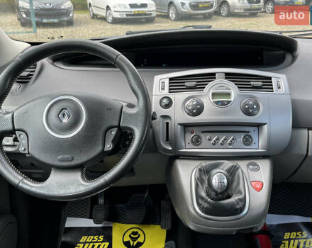 Серый Рено Megane Scenic, объемом двигателя 1.5 л и пробегом 273 тыс. км за 4600 $, фото 9 на Automoto.ua