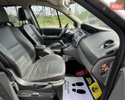 Серый Рено Megane Scenic, объемом двигателя 1.5 л и пробегом 273 тыс. км за 4600 $, фото 10 на Automoto.ua