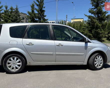 Серый Рено Megane Scenic, объемом двигателя 2 л и пробегом 209 тыс. км за 5999 $, фото 5 на Automoto.ua