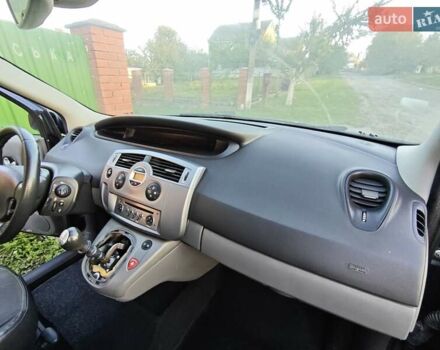 Серый Рено Megane Scenic, объемом двигателя 1.5 л и пробегом 302 тыс. км за 2900 $, фото 18 на Automoto.ua