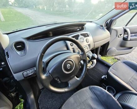 Серый Рено Megane Scenic, объемом двигателя 1.5 л и пробегом 302 тыс. км за 2900 $, фото 17 на Automoto.ua