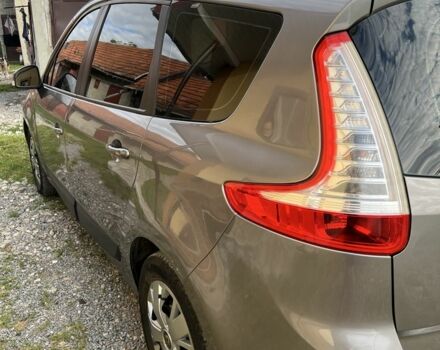 Серый Рено Megane Scenic, объемом двигателя 1.5 л и пробегом 233 тыс. км за 7300 $, фото 4 на Automoto.ua