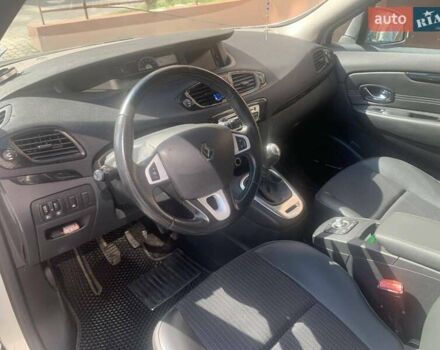 Серый Рено Megane Scenic, объемом двигателя 2 л и пробегом 244 тыс. км за 8600 $, фото 3 на Automoto.ua