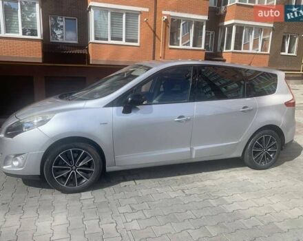 Серый Рено Megane Scenic, объемом двигателя 2 л и пробегом 244 тыс. км за 8600 $, фото 5 на Automoto.ua