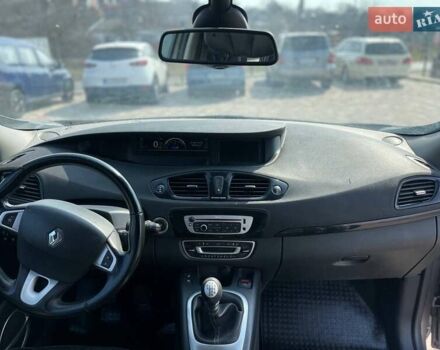 Серый Рено Megane Scenic, объемом двигателя 1.6 л и пробегом 259 тыс. км за 8000 $, фото 13 на Automoto.ua