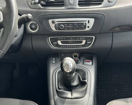 Серый Рено Megane Scenic, объемом двигателя 1.5 л и пробегом 270 тыс. км за 8700 $, фото 13 на Automoto.ua