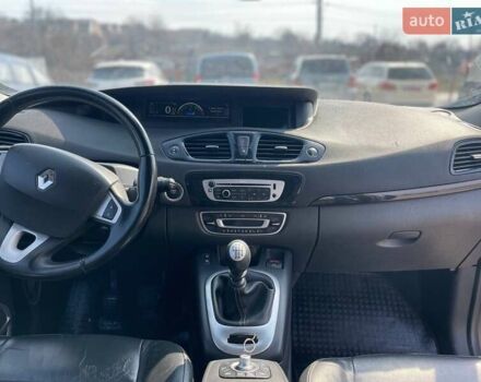 Серый Рено Megane Scenic, объемом двигателя 1.6 л и пробегом 259 тыс. км за 8000 $, фото 11 на Automoto.ua
