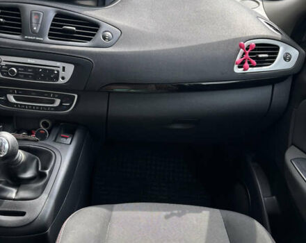 Серый Рено Megane Scenic, объемом двигателя 1.5 л и пробегом 270 тыс. км за 8700 $, фото 16 на Automoto.ua