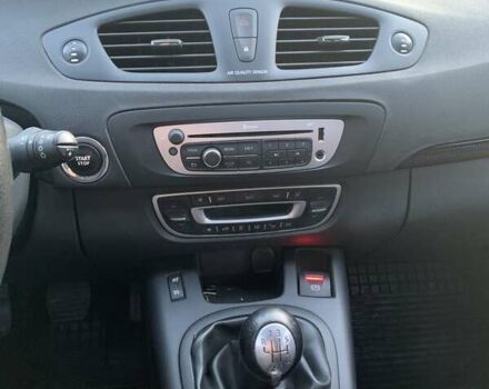 Серый Рено Megane Scenic, объемом двигателя 1.5 л и пробегом 256 тыс. км за 8100 $, фото 20 на Automoto.ua