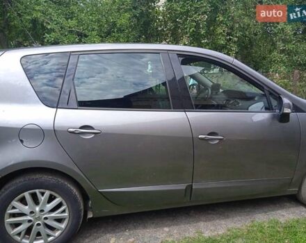 Серый Рено Megane Scenic, объемом двигателя 1.5 л и пробегом 180 тыс. км за 10300 $, фото 21 на Automoto.ua