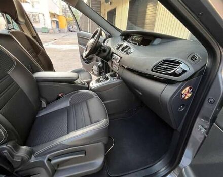 Серый Рено Megane Scenic, объемом двигателя 1.5 л и пробегом 186 тыс. км за 11600 $, фото 13 на Automoto.ua