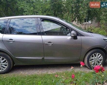 Серый Рено Megane Scenic, объемом двигателя 1.5 л и пробегом 180 тыс. км за 10300 $, фото 7 на Automoto.ua