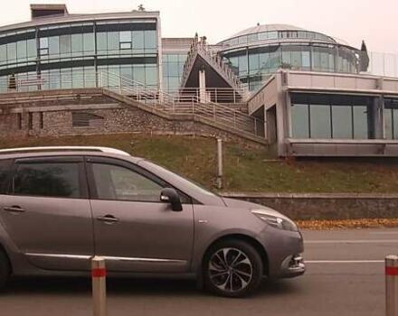 Сірий Рено Megane Scenic, об'ємом двигуна 1.5 л та пробігом 198 тис. км за 12350 $, фото 2 на Automoto.ua