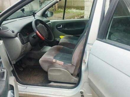 Рено Megane Scenic 1999 в Ковель на Automoto.ua Серый Рено Megane Scenic, объемом двигателя 1.9 л и пробегом 300 тыс. км за 3500 $, фото 1 на Automoto.ua