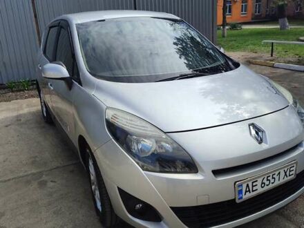 Серый Рено Megane Scenic, объемом двигателя 1.6 л и пробегом 184 тыс. км за 8200 $, фото 1 на Automoto.ua